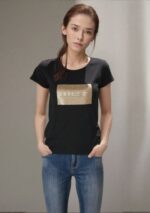 maglia con logo centrale color oro