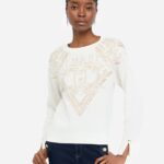 Maglia in lana jacquard con borchie e strass