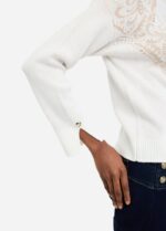 Maglia in lana jacquard con borchie e strass 3