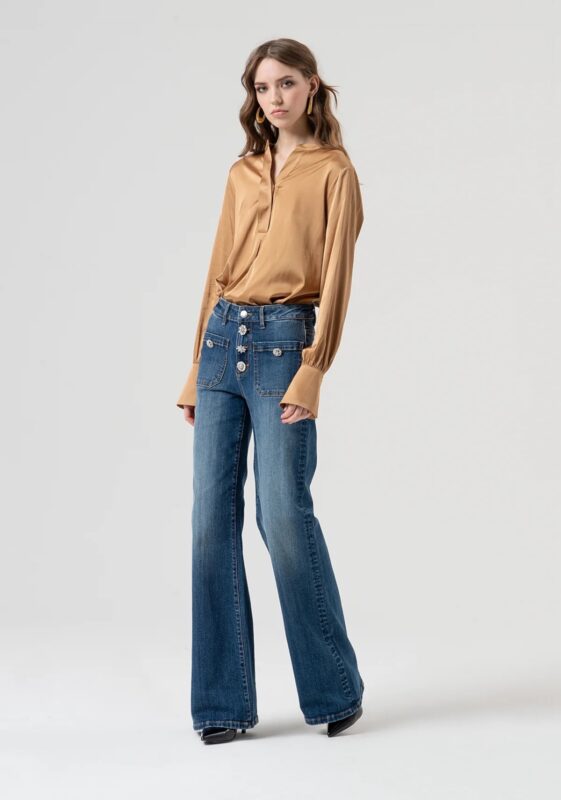 Jeans a Zampa in Denim – Lavaggio Medio