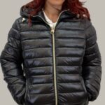 Piumino corto con cappuccio